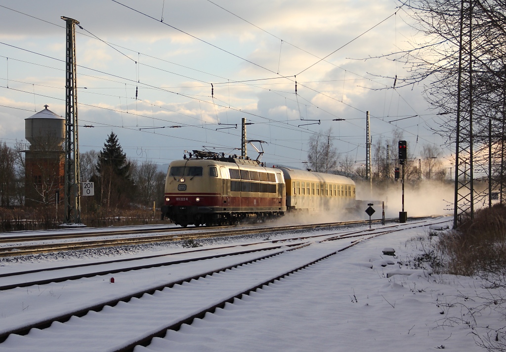 103 222-6 kam am 11.12.2012 mit einem Messwagen in Richtung Norden durch Eschwege West.