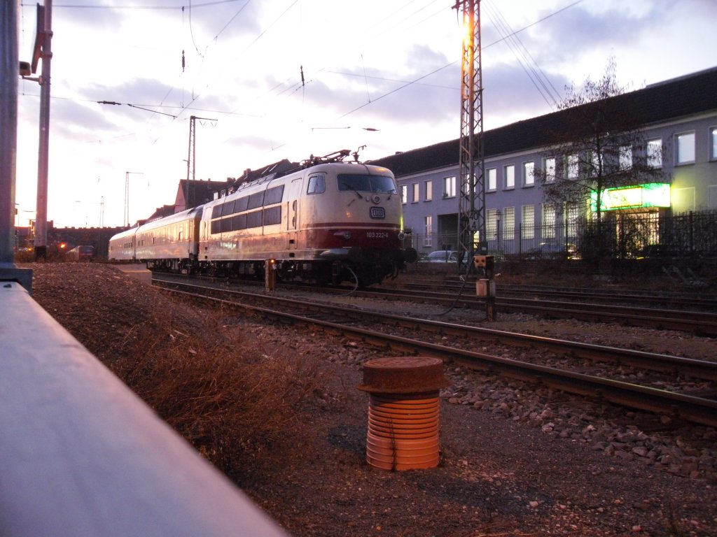 103 222-6 mit einem Gleismesszug in Hildesheim am 8.02.11