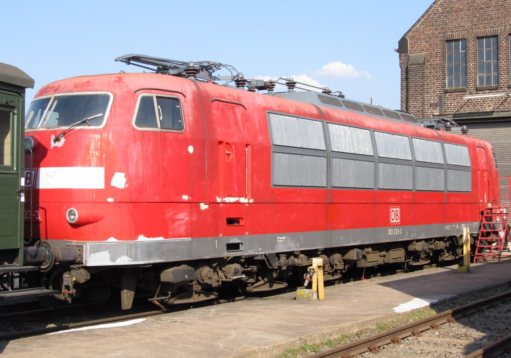 103 233-3 am 21.5.2011 im DB Museum Koblenz.