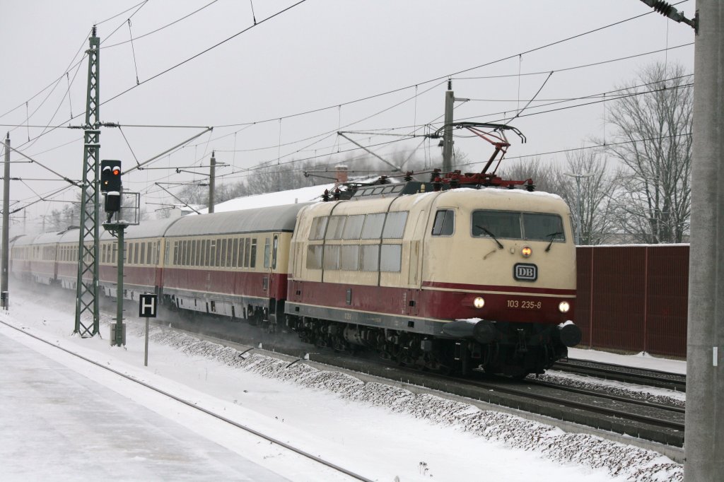 103 235-8 am 29.12.2010 in Rathenow