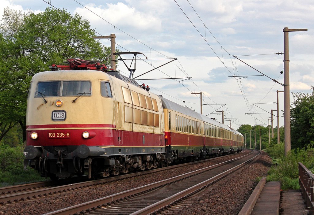 103 235-8 am TEE9 aus Mainz nach Venlo am 30.04.2012 in Brhl