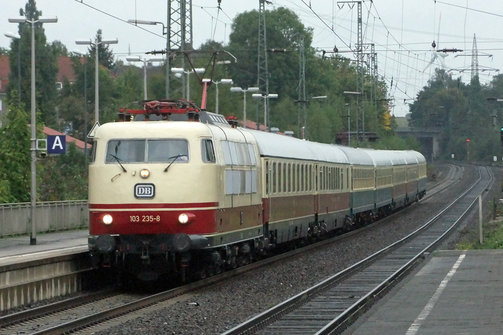 103 235-8 bei der Einfahrt in Recklinghausen 12.9.2010
