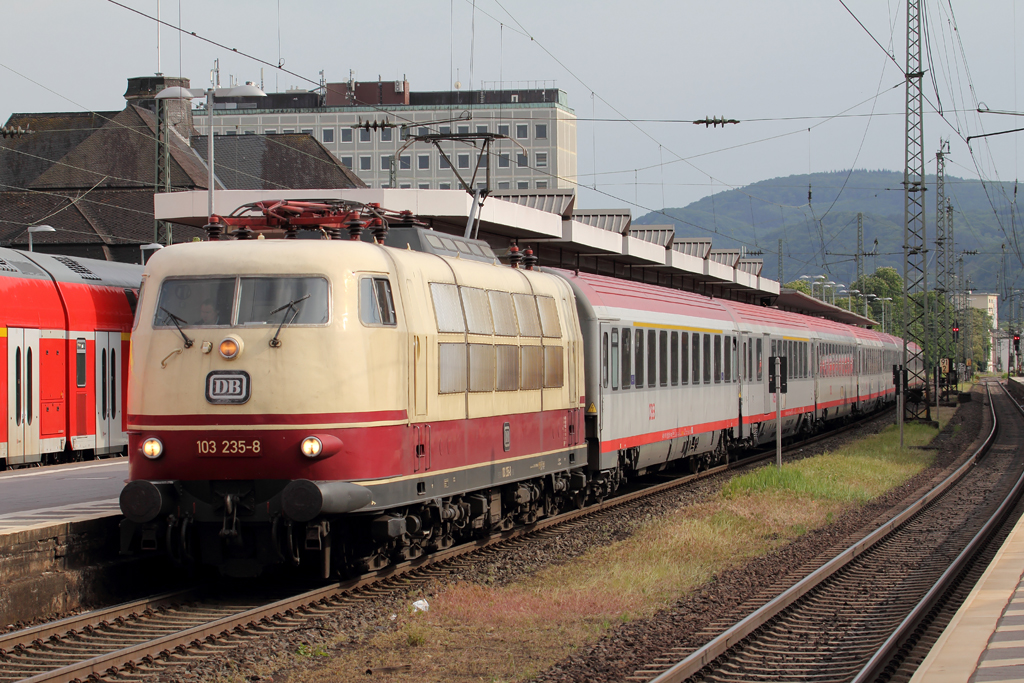 103 235-8 mit EC 118 nach Mnster Hbf. in Koblenz Hbf. 25.5.2013 