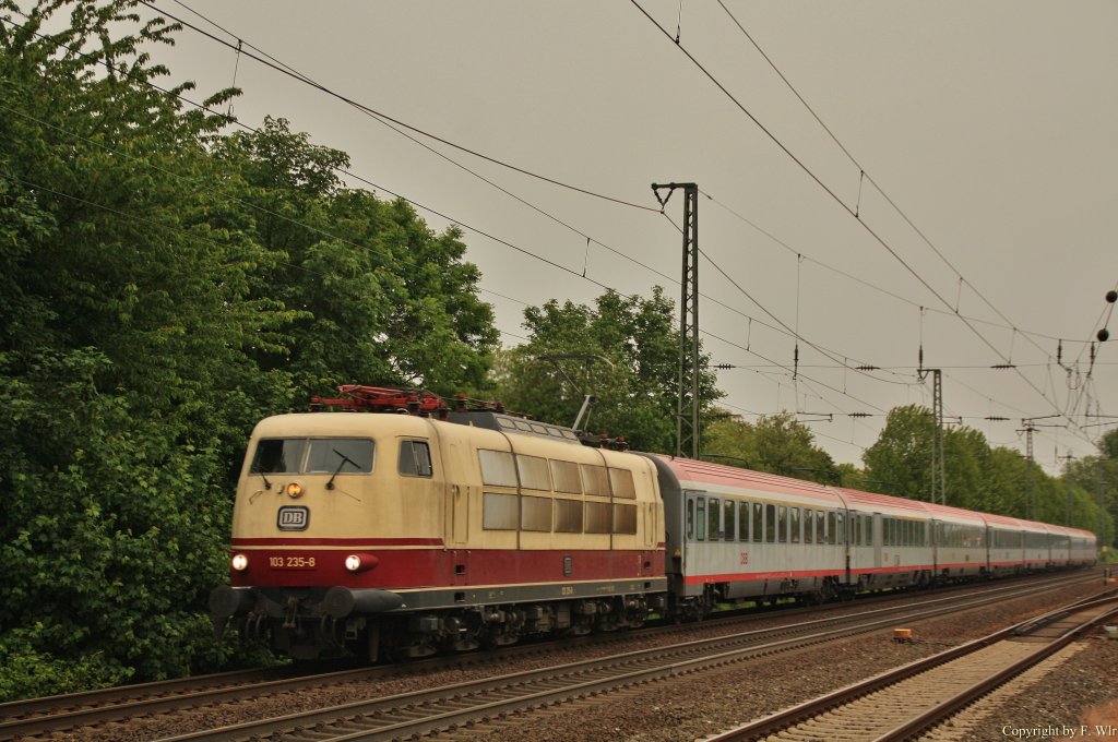 103 235-8 mit IC 118 in Dsseldorf-Oberbilk am 25.05.13.