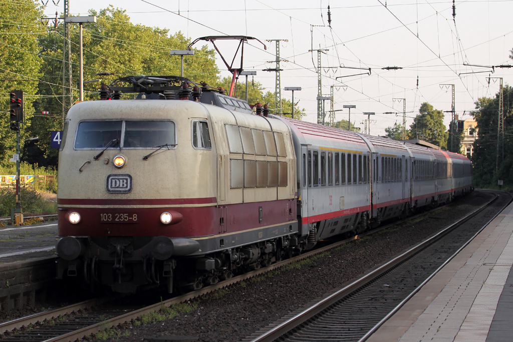 103 235-8 mit IC 118 nach Mnster Hbf. in Recklinghausen 20.7.2013