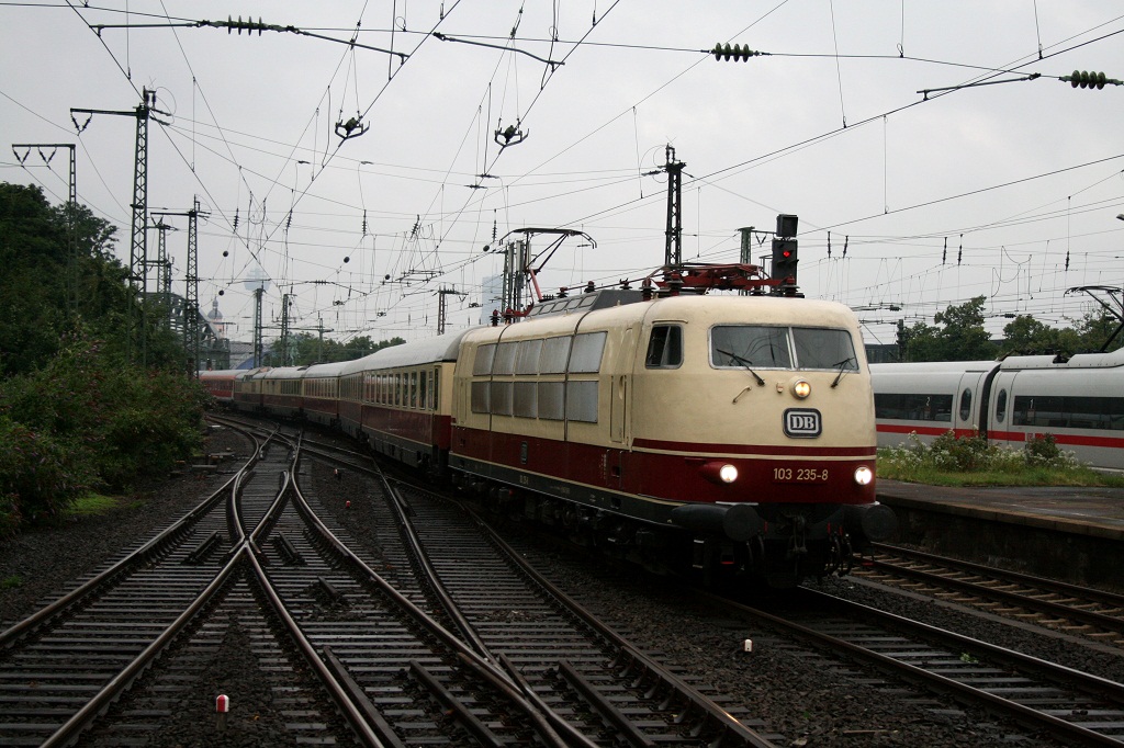 103 235-8 mit Sonderzug durch Kln Messe Deutz am 29.07.2010