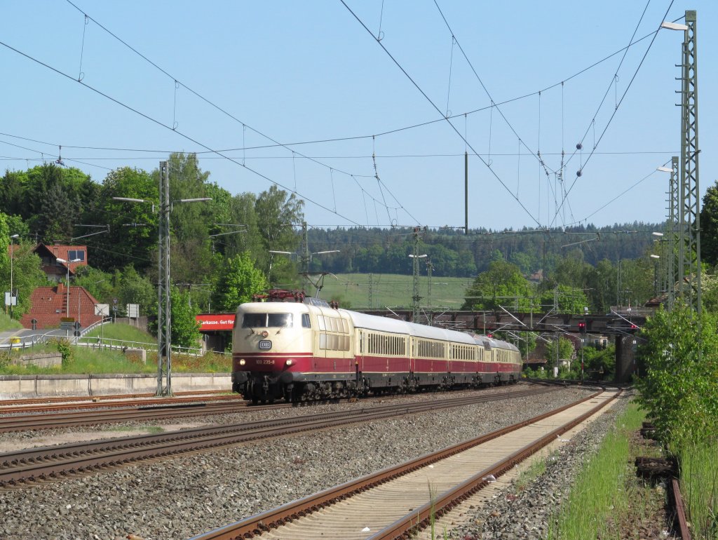 103 235-8 zieht am 20. Mai 2012 den TEE 8 (Berlin - Prtschach am Wrthersee) durch Kronach.