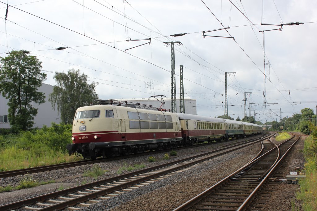 103 235-8 zieht TEE 8 durch Brackwede in Richtung Hamburg. 15.07.2012.
