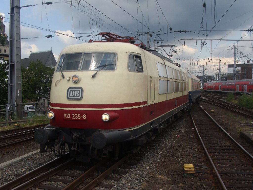 103 235 am 1.7.2011 in K�ln Hbf