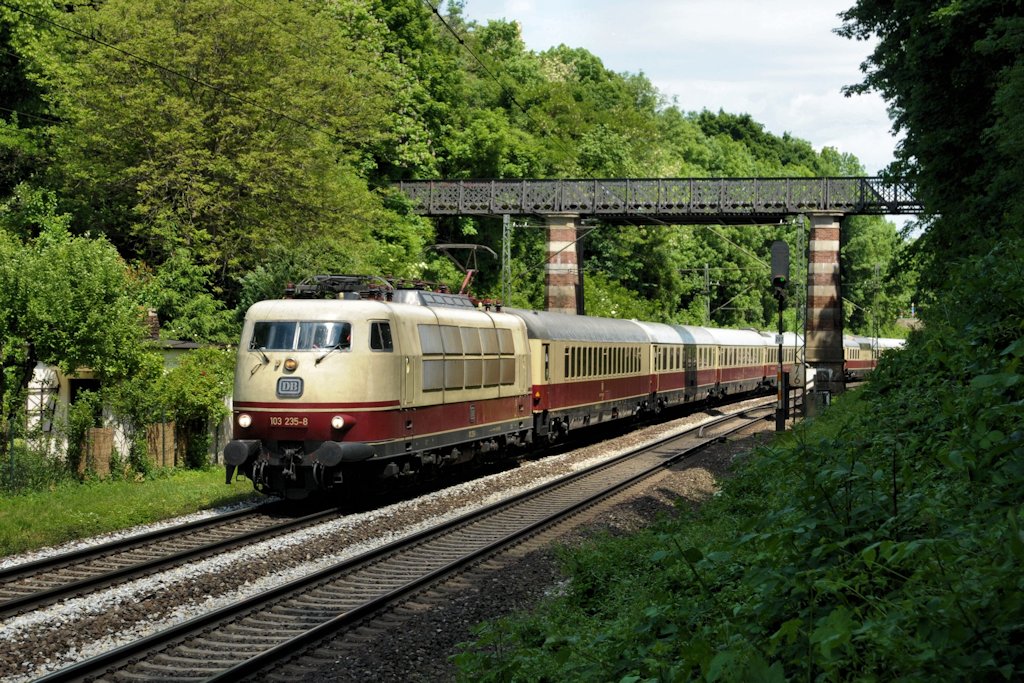 103 235 am 27.05.12 mit dem TEE 9 nach Berlin am Mnchener Nockherberg