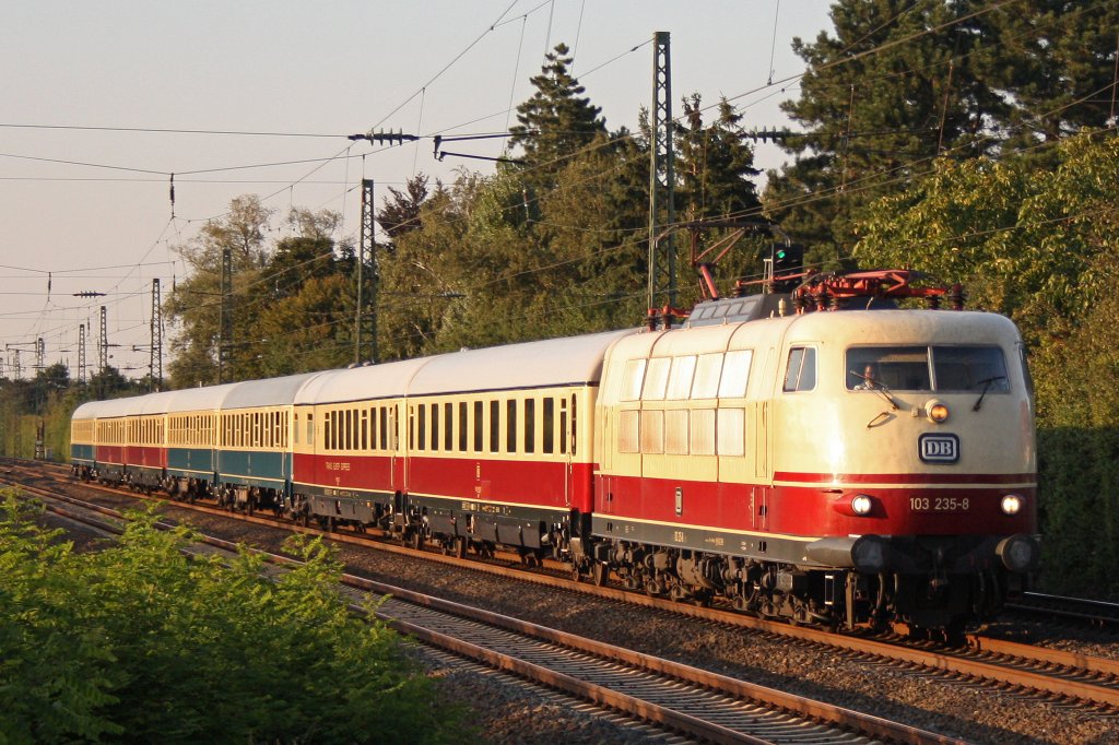 103 235 am 5.9.10 mit IC 1817 in D�sseldorf-Angermund