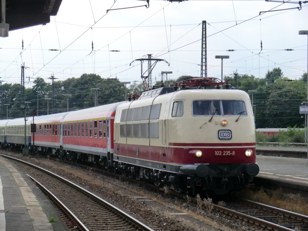 103-235 durchfhrt am 6.8.10 mit dem IC 1806 Kln - Hamburg-Altona Wanne-Eickel Hbf.