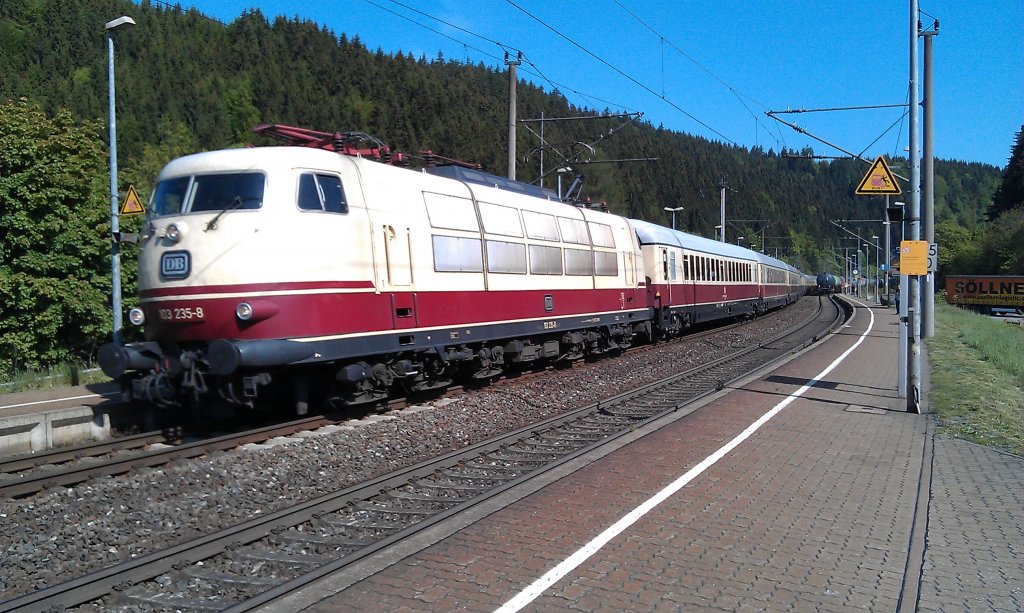 103 235 mit TEE 8 Berlin - Prtschach am Wrthersee am 20.05.2012 in Frtschendorf. 