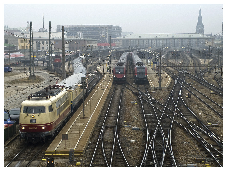 103 235 verlsst mit dem Sz 17174 Rudolf Steiner Express den Wiener Westbahnhof, 28.2.2011