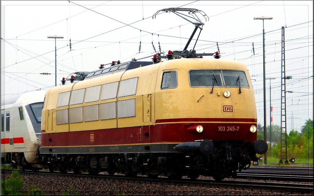 103 245-7 Starlok XXL Aufnahme,am 17 Mai 2013,bei der Abfahrt vom Donauwrther Hbf...Richtung Nrnberg