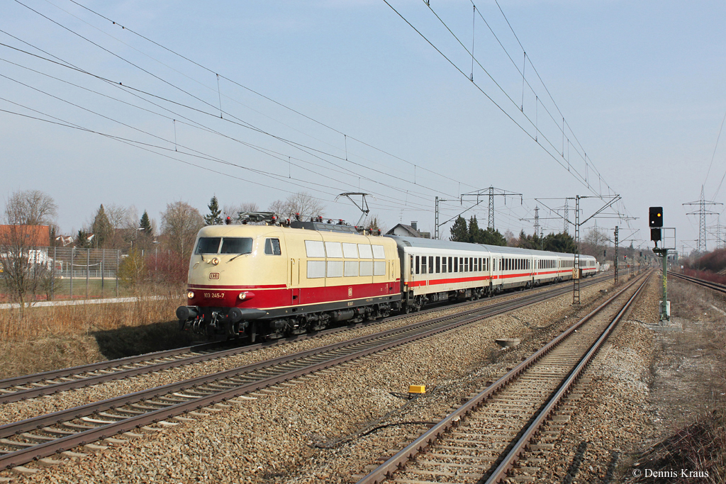 103 245 mit IC 2206 am 04.04.2013 in Mnchen Langwied.