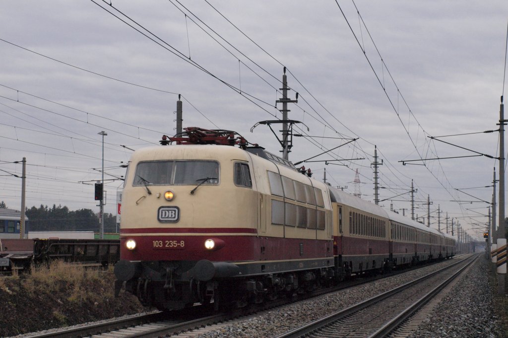 103.235 bei der Rckfahrt von Wien kurz vor Wels 