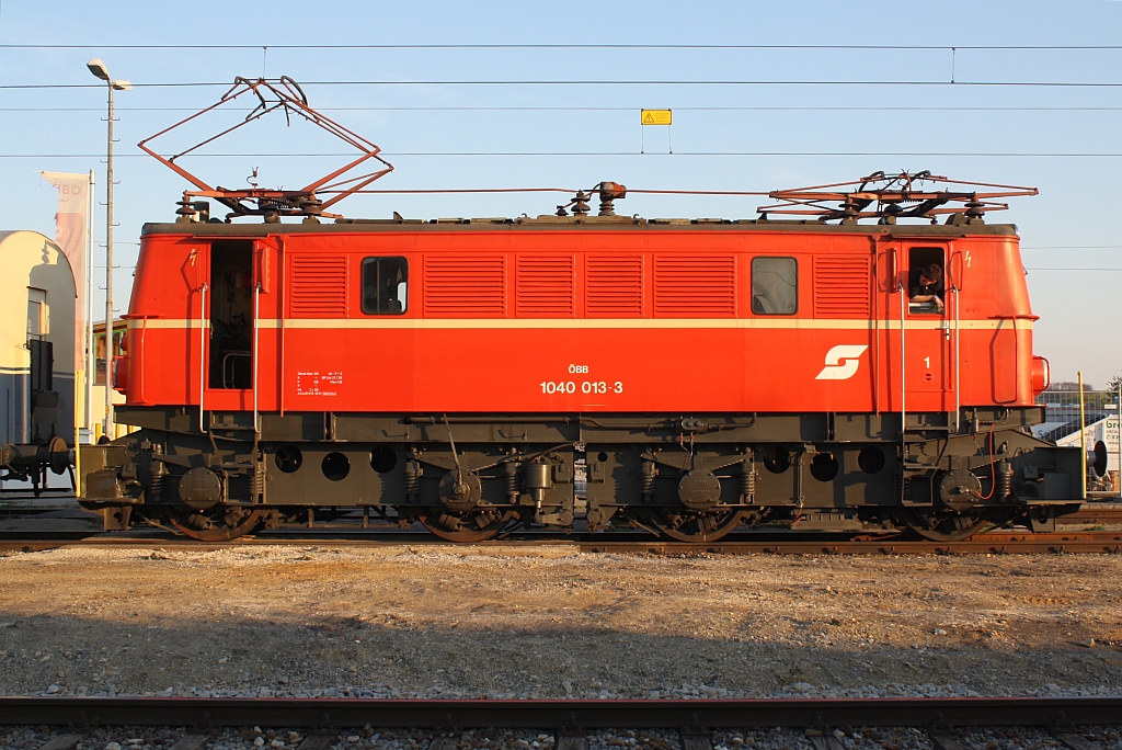 1040 013-3 des  CLUB 1018  am 09.April 2012 im Bf. Mistelbach.

