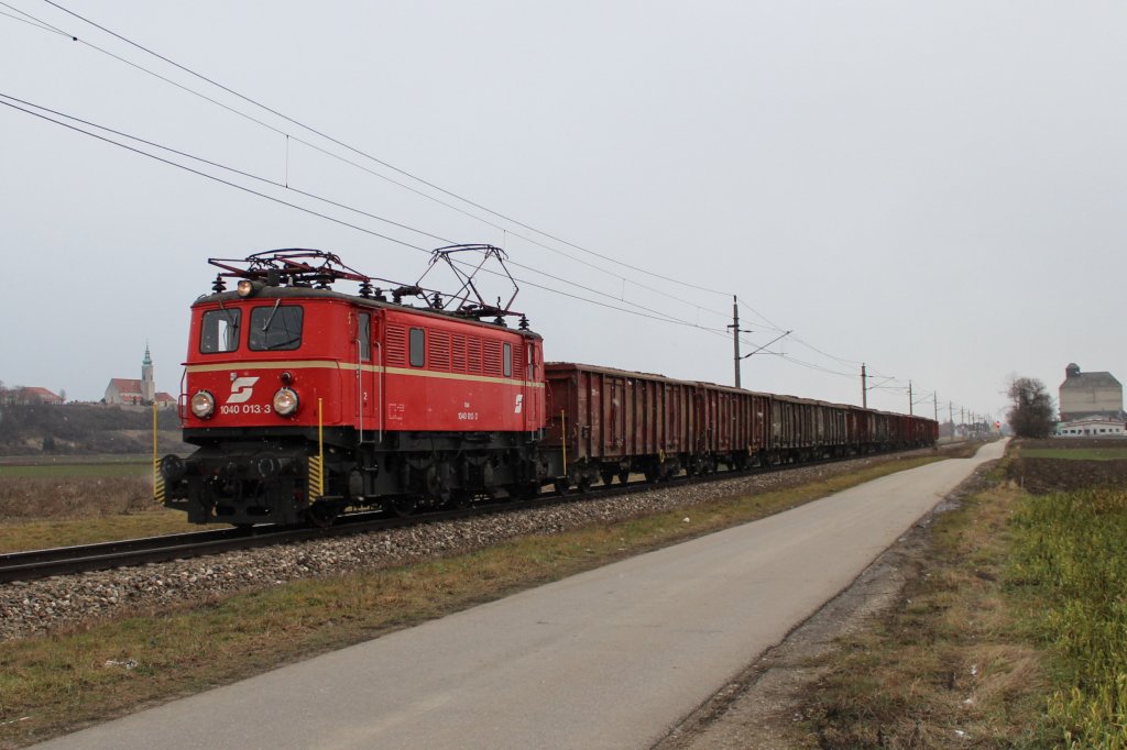 1040 013 mit der Rbe 59013 von Sierndorf (Si) nach Tulln an der Donau (Tu) Fotographiert in der nhe von Hausleiten (Hui); am 12.01.2013