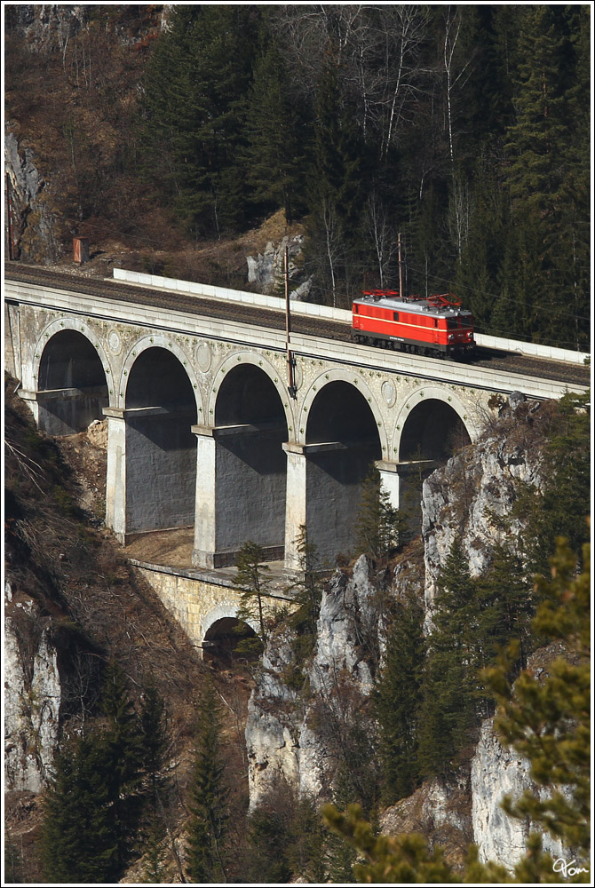 1041 202 (1041.02) der RPS Sttz, fhrt als Lokzug ber die Krausel Klause nahe Breitenstein. 
10.3.2012