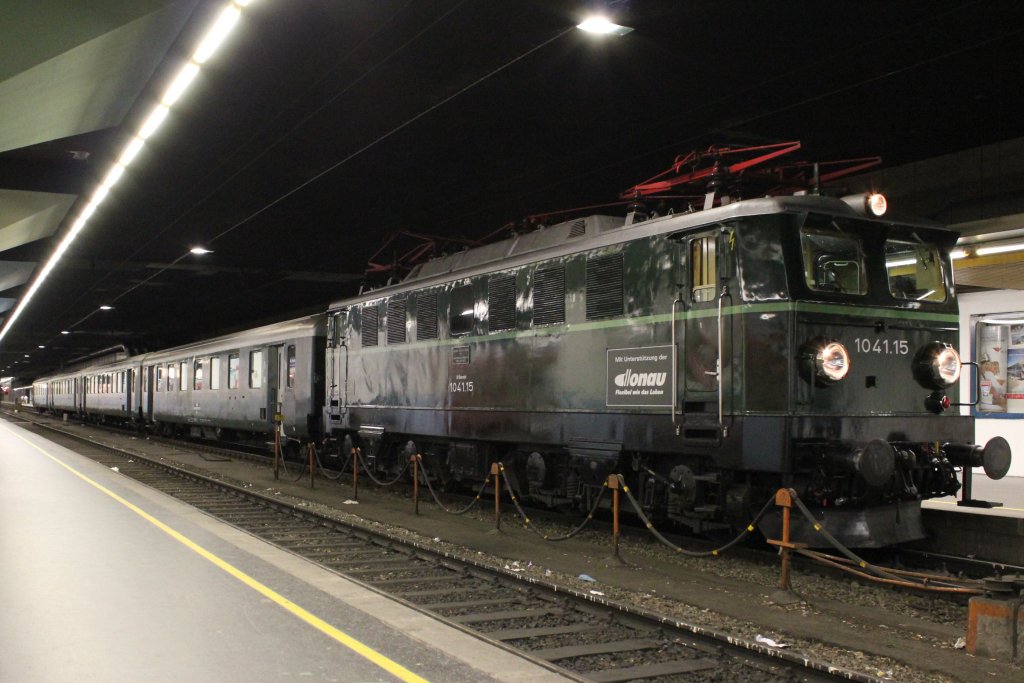 1041.15 als 17468 von Graz Hauptbahnhof (G) im Zugendbahnhof Wien Franz-Josefs-Bahnhof (Wf);am 24.07.2011