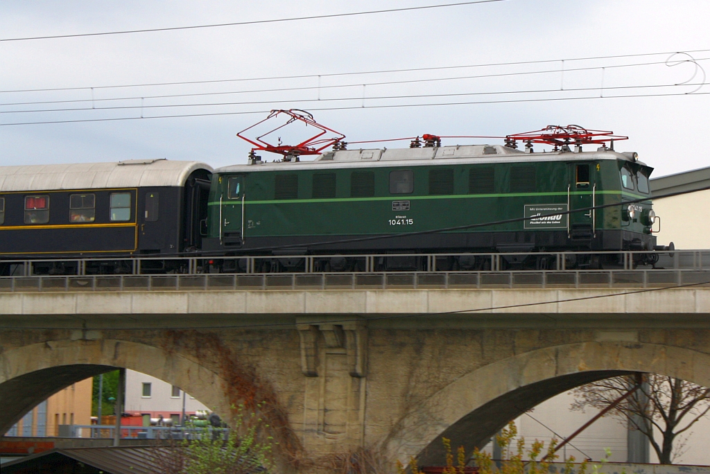 1041.15 der  ARGE 1041  am 21.April 2012 auf der  Italienerschleife  zwischen Jedlersdorf und Leopoldau auf Hher der Hst. Siemensstrasse.