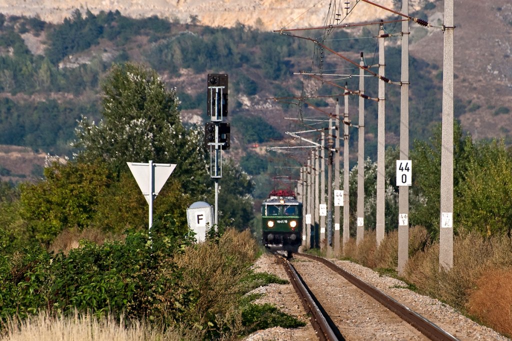 1041.15 ist mit Lp 14820, kurz nach Bad Deutsch Altenburg. Die Aufnahme entstand am 10.09.2011.