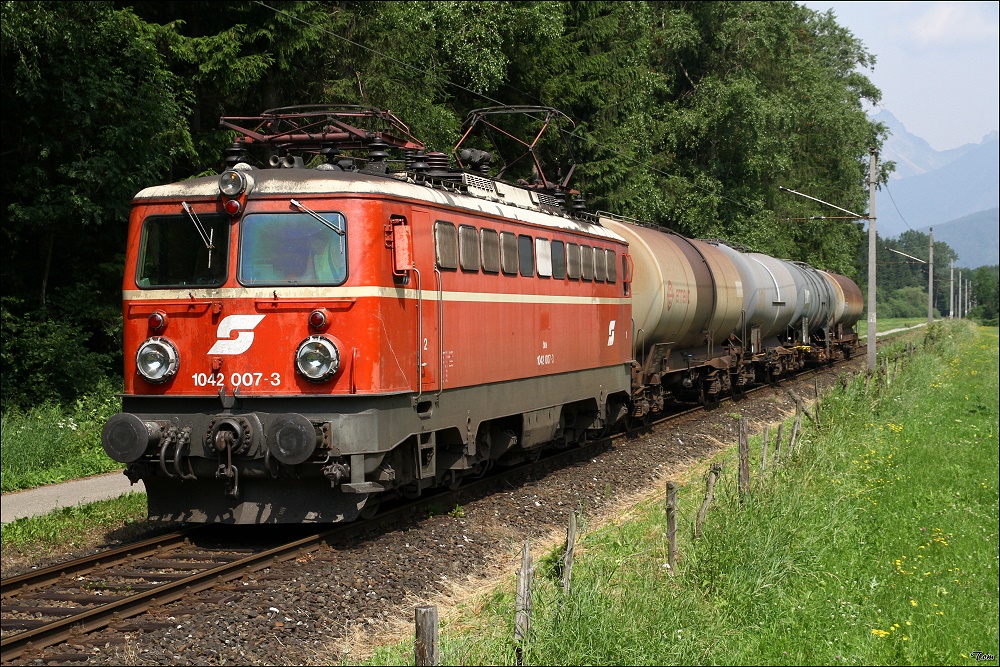 1042 007 fhrt mit dem Kesselzug 75644 von Trofaiach nach Donawitz. Gmeingrube 2.7.2010