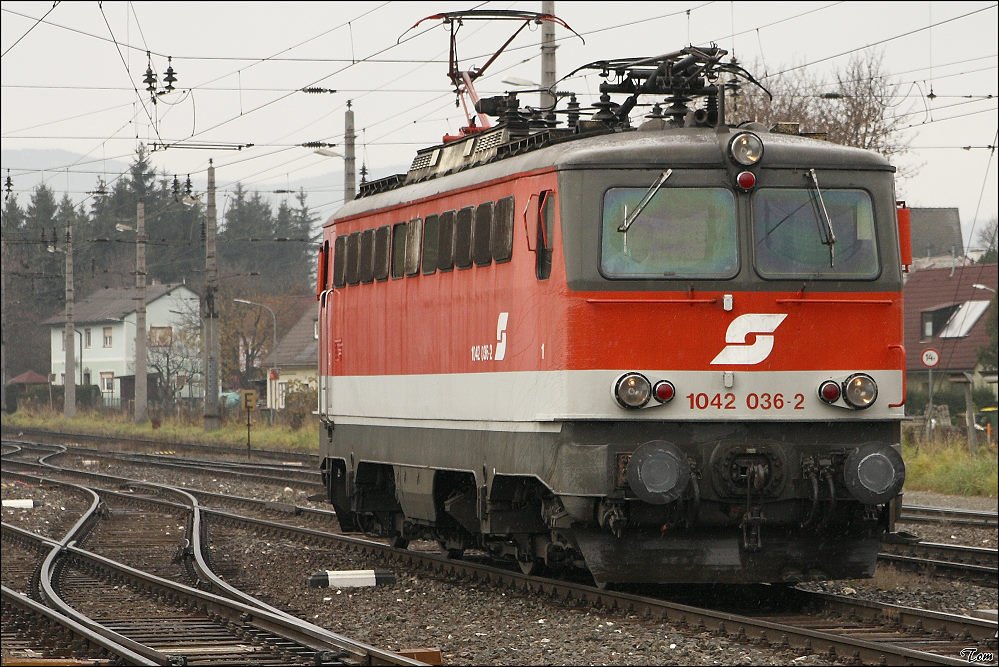 1042 036 bei der Duchfahrt Zeltweg.
18.11.2009