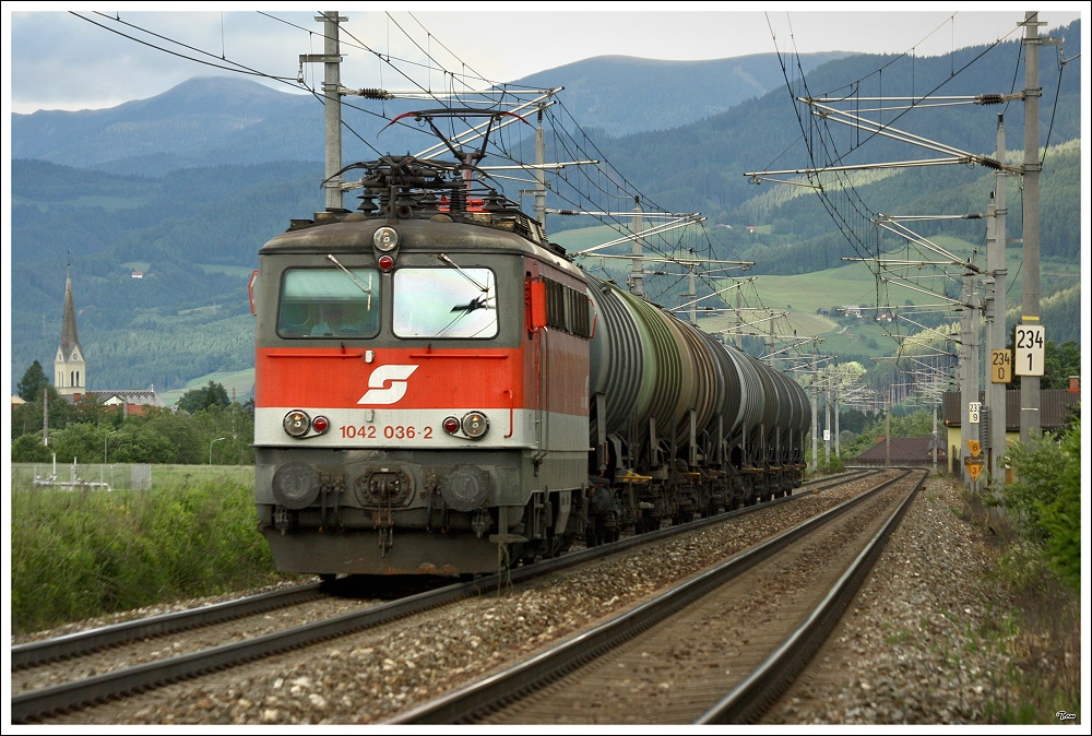 1042 036 fhrt mit Kesselzug 91025 von Stadlau nach Frnitz. 
Zeltweg 1.6.2010