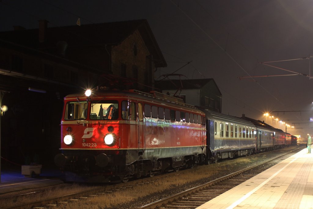 1042 23 abfahrbereit als SLP 17935 von Graz Ostbahnhof (Gob) nach Graz Hauptbahnhof (G); am 24.11.2012