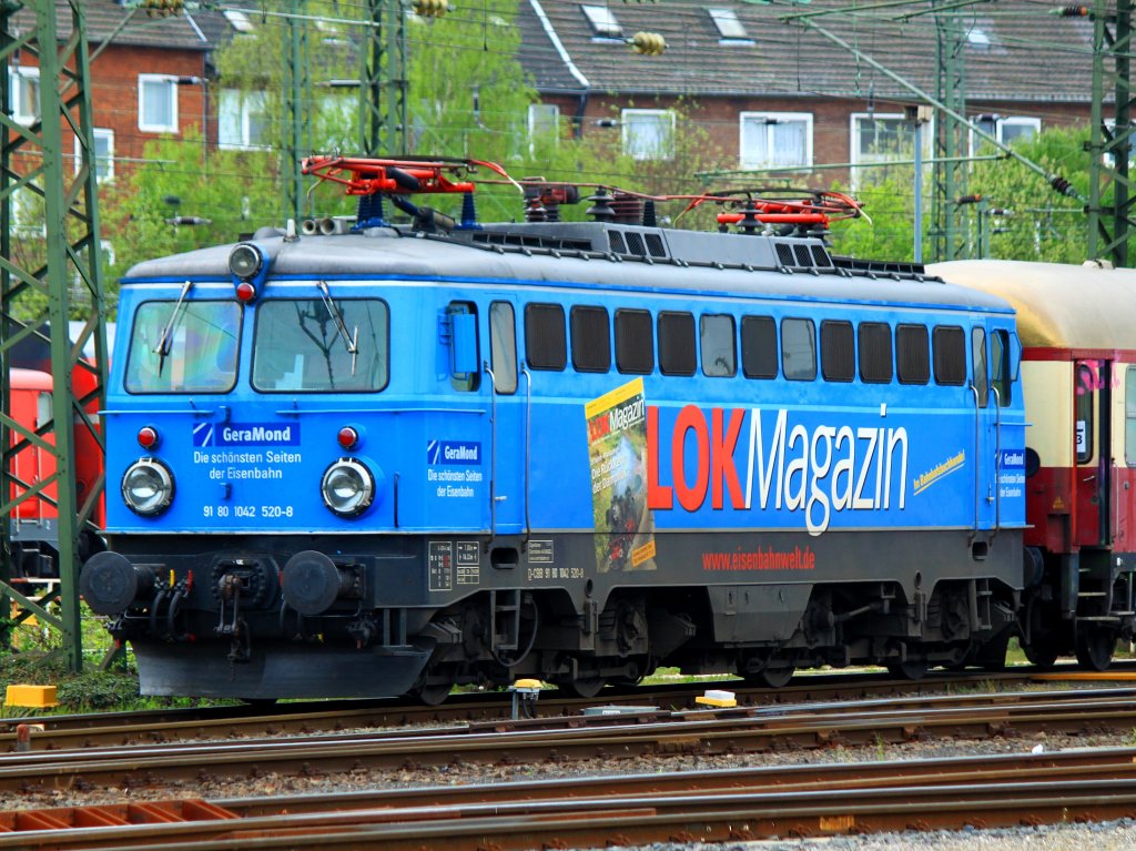 1042 520-8 der Centralbahn am 29.04.2012 im Aachener Hbf. Die Lok zog einen langen Fuballsonderzug von Karlsruhe nach Aachen und wartet nun auf die entuschten Fans des KSC (1:0) um sie wieder nach Hause zu bringen. 