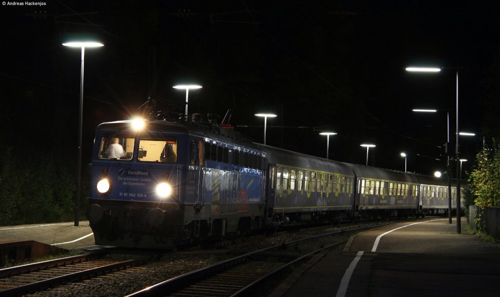 1042 520-8  GeraMond  mit dem DPF 319 (Frankfurt (Main) Hbf-Donaueschingen) in Triberg 14.10.11