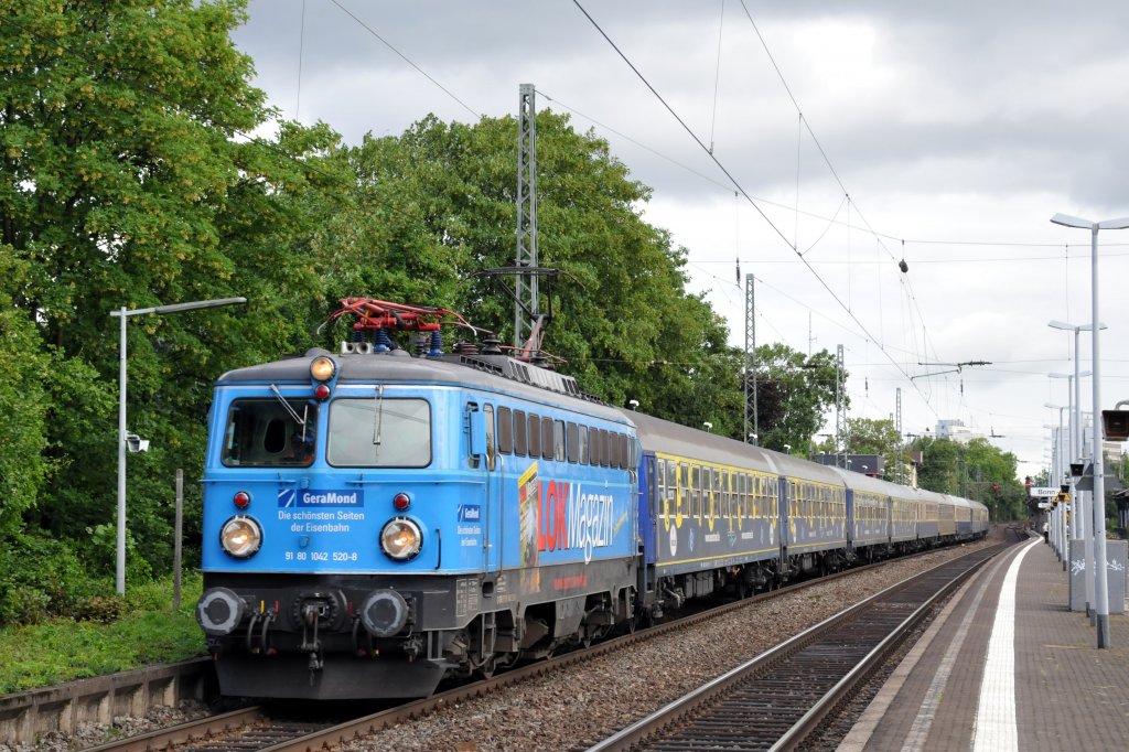 1042 520-8 zieht den Partyzug durch Bonn-Beuel. Aufgenommen am 18/06/2011.