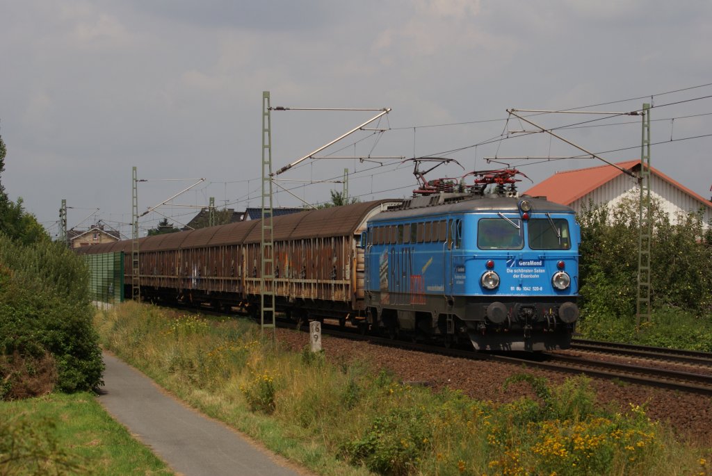 1042 520 mit dem Henkelzug (DGS 88913 Langerfeld/Rheinland - Wassertr�dingen) in Nauheim bei Gro� Gerau am 03.08.2010