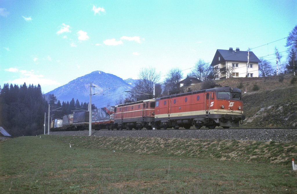 1043 006 + 009  bei Arnoldstein  22.03.97