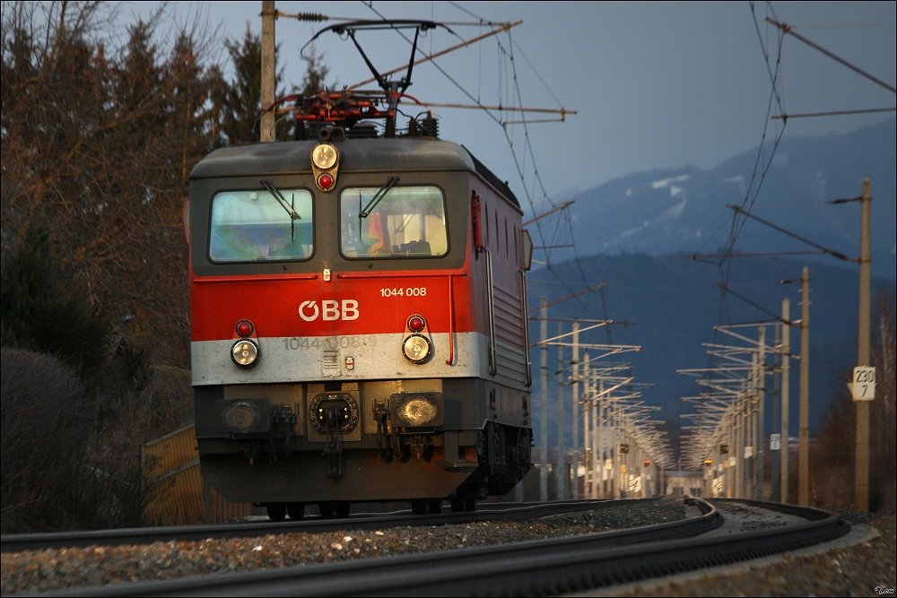 1044 008 auf der Strecke von Knittelfeld nach Zeltweg.
5.3.2010