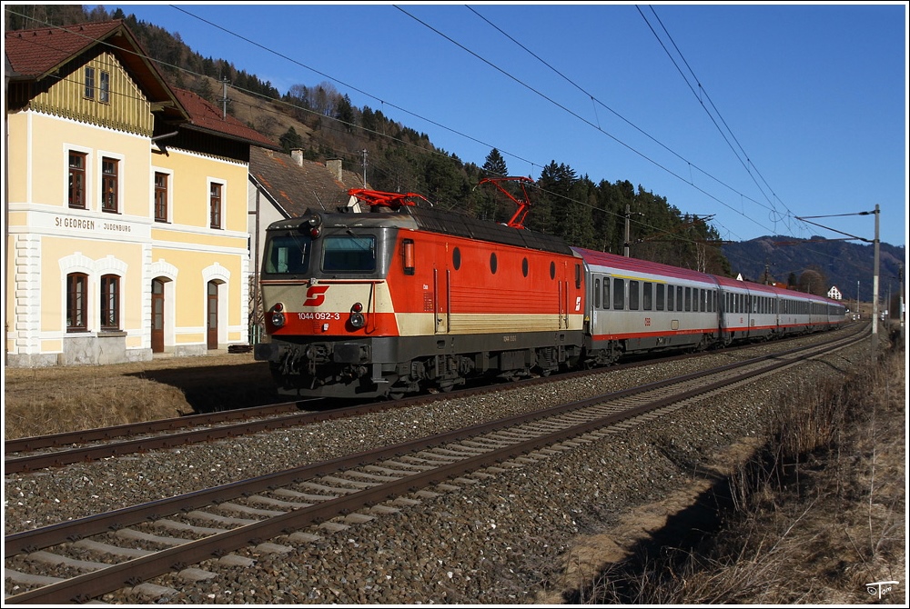 1044 092  Schachbrett  fhrt mit IC 733  Der Warmbaderhof  von Wien Meidling nach Villach.
St. Georgen ob Judenburg 24.02.2011
