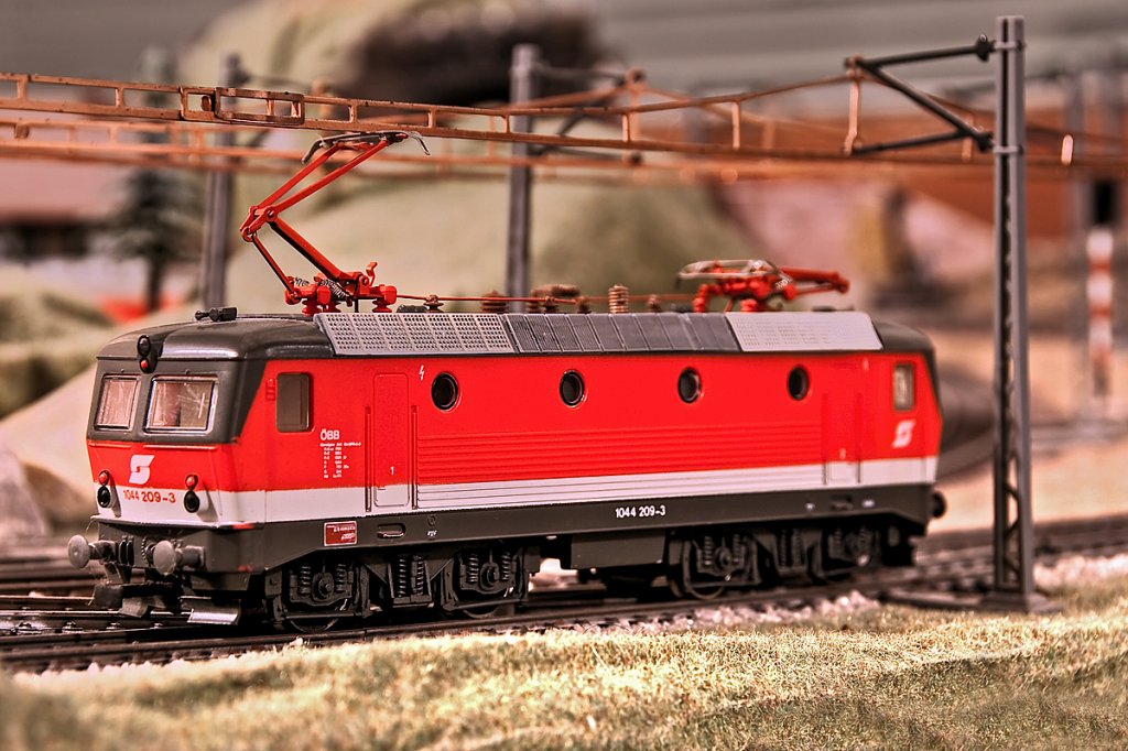 1044 209, erwischt als sie als Lz ihre Runden auf der hauseigenen Modellbahn drehte. Die Aufnahme entstand am 11.01.2011.