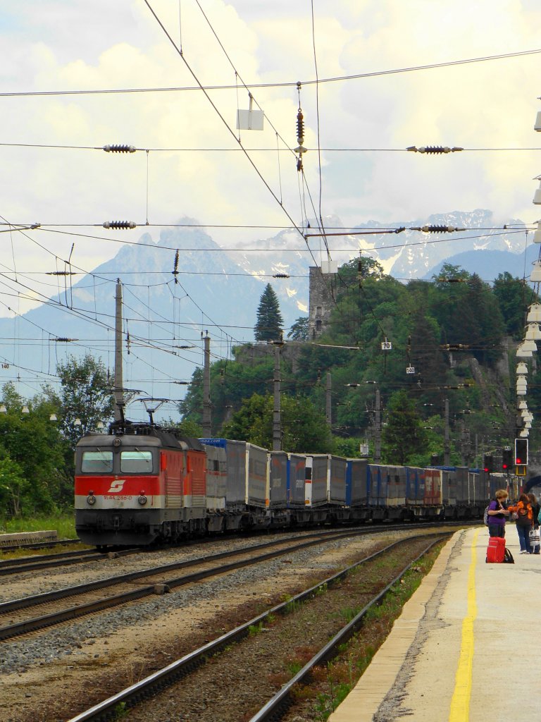 1044 Tandem mit Gterzug bei Brixlegg.28.05.2010
