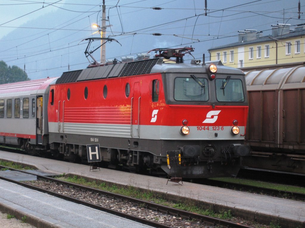 1044.123 aufgenommen im Bhf. Ebensee mit dem Zug 3414;