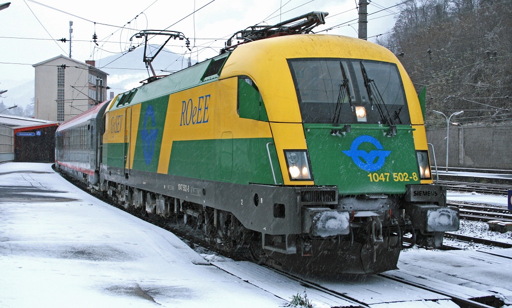 1047 502 steht am 18.11.2007 mit IC531 (Wien Sd - Lienz) am Bahnsteig 1 in Bruck/Mur.
