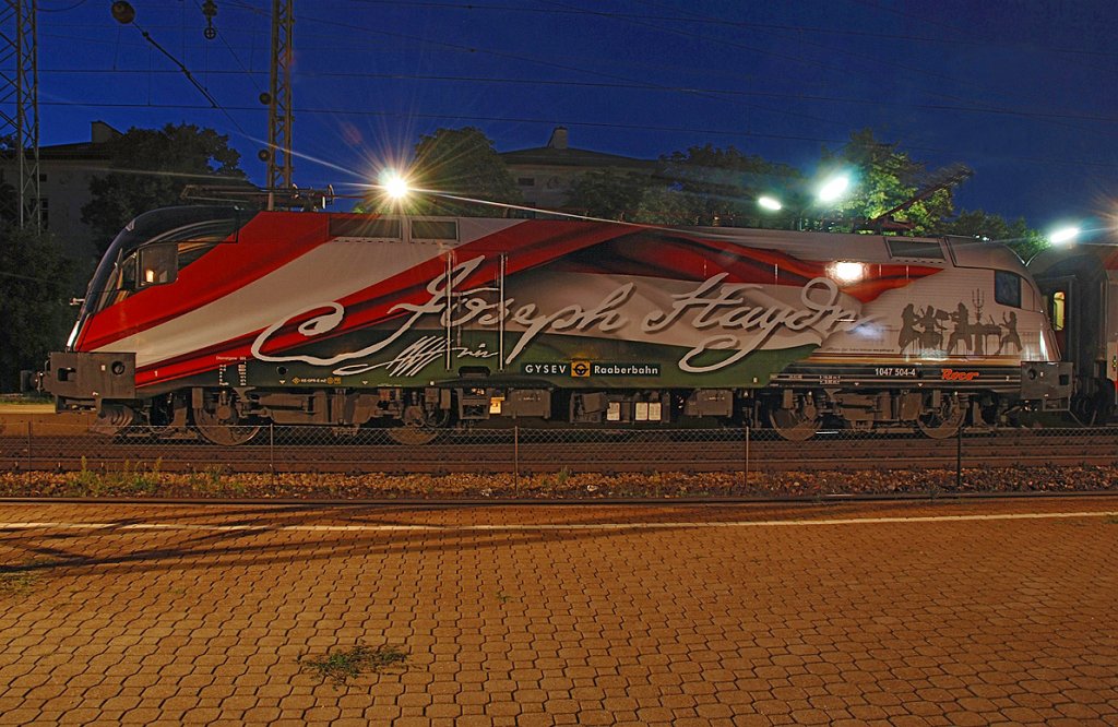1047 504  Joseph Haydn  in Wien Htteldorf am 19.08.2009 mit Intercity 744.