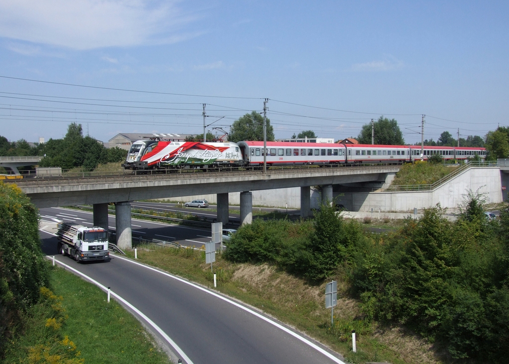 1047 504 passenderweise am OIC 640  Joseph Haydn  Wien Westbf – Salzburg �ber der A8 in Wels-West. [19.08.2009, 13:52]