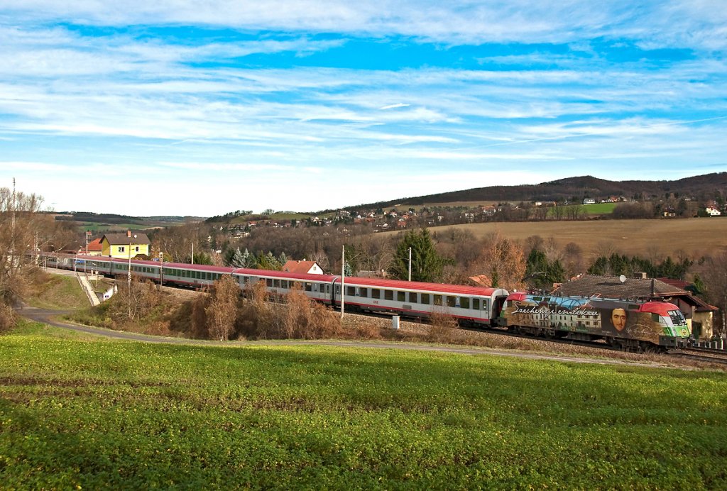 1047 505  Sz�chenyi  hat mit OIC 543 soeben die Haltestelle Hofstatt passiert. Die Aufnahme entstand am 13.11.2010.