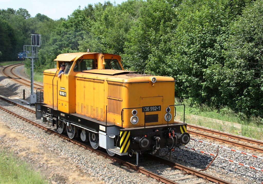 106 992-1 (VSE) am 05.06.2011 bei der Fahrzeugpaarade im Eisenbahnmuseum Schwarzenberg.

