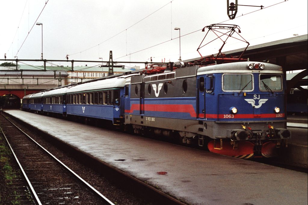 1063 auf Bahnhof Gteborg Central am 17-7-2000. Bild und scan: Date Jan de Vries.