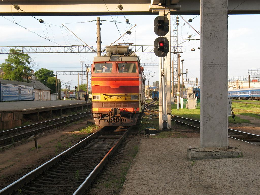 ЧC4-374 auf Bahnhof Brest (Брэст) am 28-6-2008.