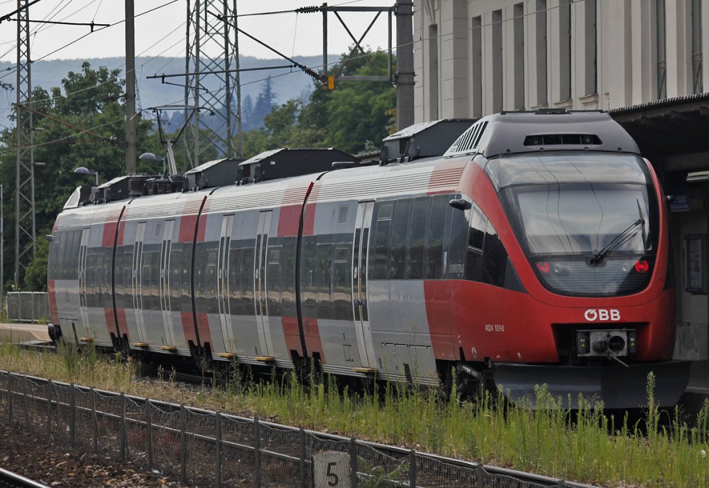 10.7.2013:
 
4024-101 hlt als S50 am Weg von Wien Westbahnhof nach Tullnerbach-Pressbaum in Wien-Htteldorf, um danach auf der alten Westbahn durch den Wienerwald zu zuckeln.
