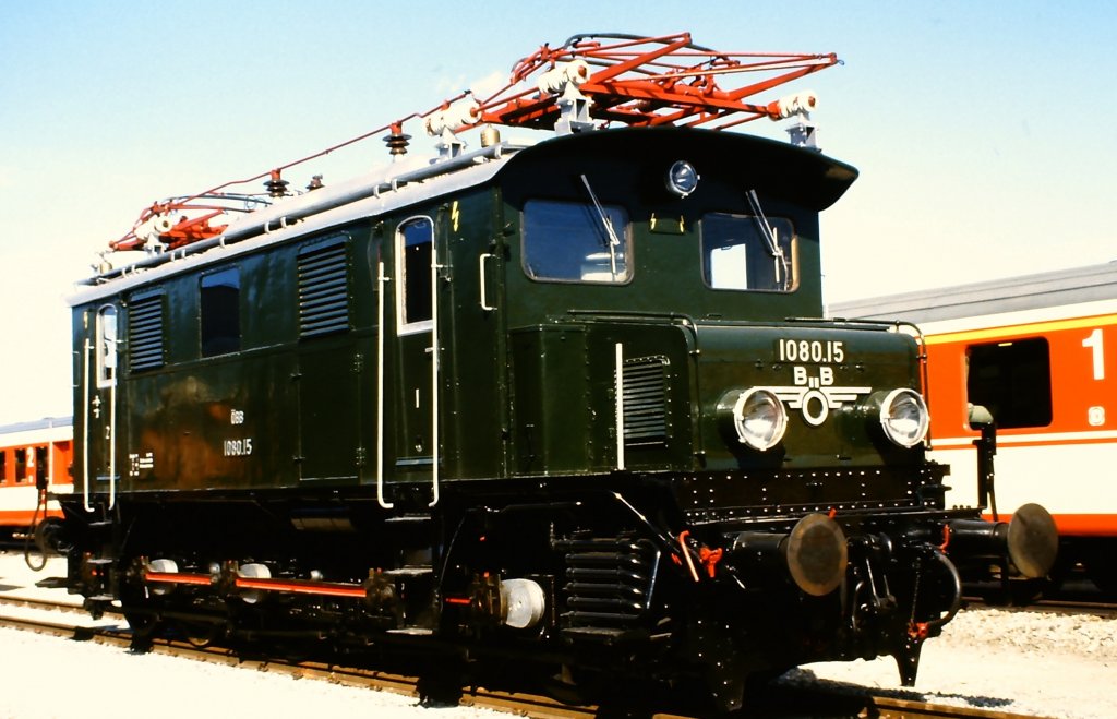 1080.15 auf der Ausstellung zum 150-j�hrigen Jubil�um der Eisenbahn in �sterreich im Jahre 1987 in Wien.